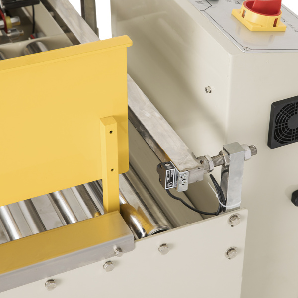 Полуавтоматический заклейщик углов коробов FXJ-766H Foodatlas