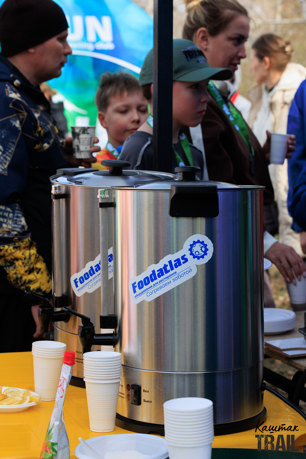 Foodatlas согрел 250 бегунов на трейловом забеге «Каштак TRAIL»